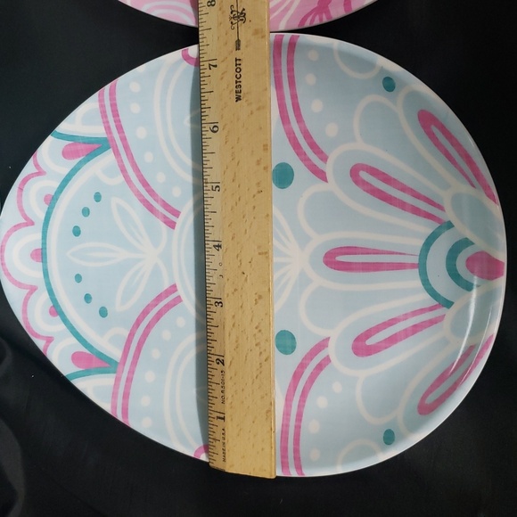 Cynthia Rowley NWOT Set/4 Colorful Egg-Shaped Melamine Plates - Picture 2 of 5